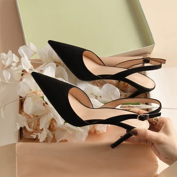 Dekleta visoko peto sandali 2023 novo besedo stiletto s črno obrnjenega nazaj prazne čevlji.4586